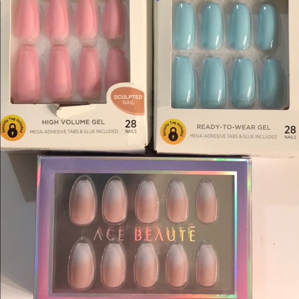 3 sets of fake nails! Kiss Ace Beaute